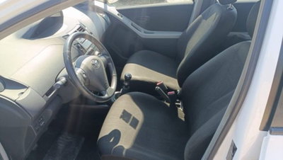 Toyota Yaris 1.0 5 porte (19)