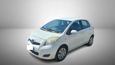 Toyota Yaris 1.0 5 porte (3)
