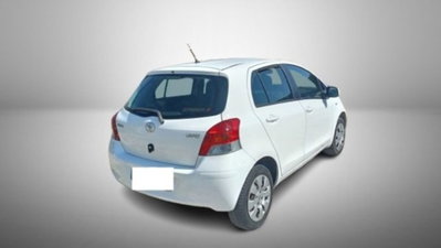 Toyota Yaris 1.0 5 porte (7)