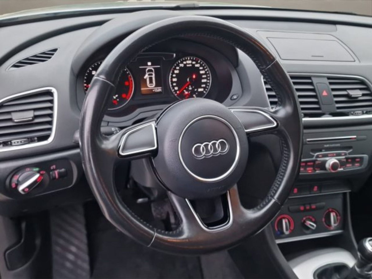 Audi Q3 2.0 TDI 120 CV Sport (10)