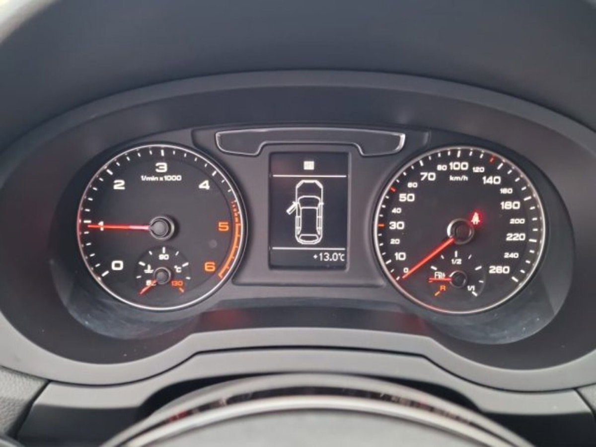 Audi Q3 2.0 TDI 120 CV Sport (11)