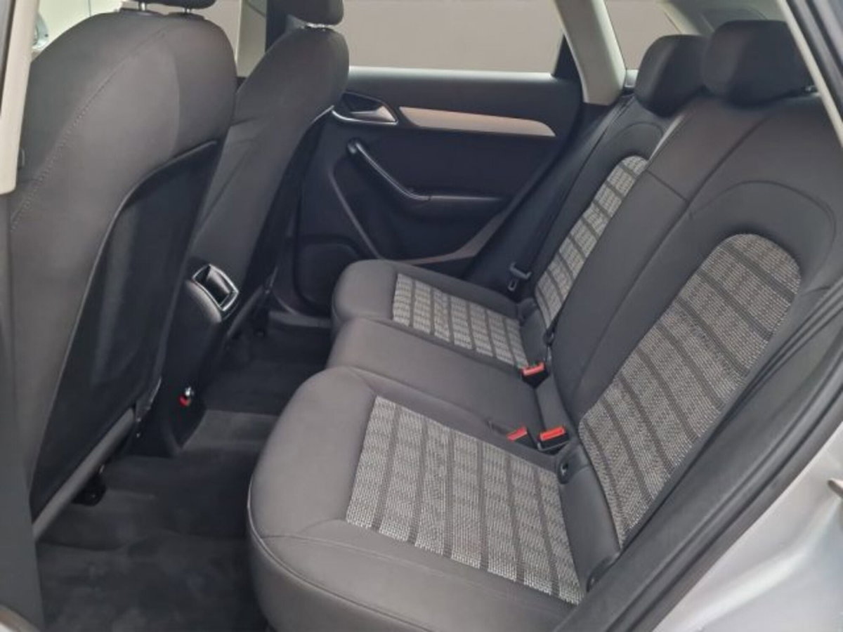 Audi Q3 2.0 TDI 120 CV Sport (13)