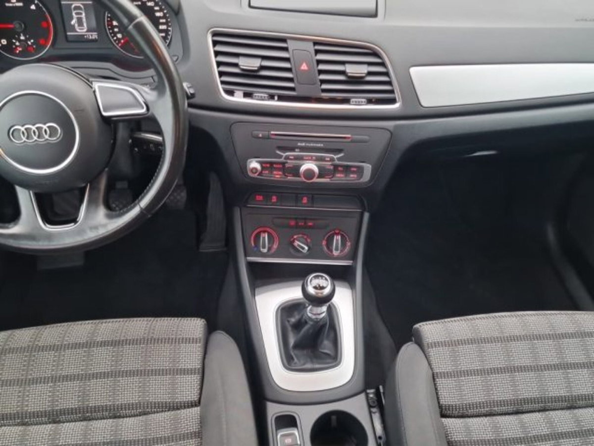 Audi Q3 2.0 TDI 120 CV Sport (16)
