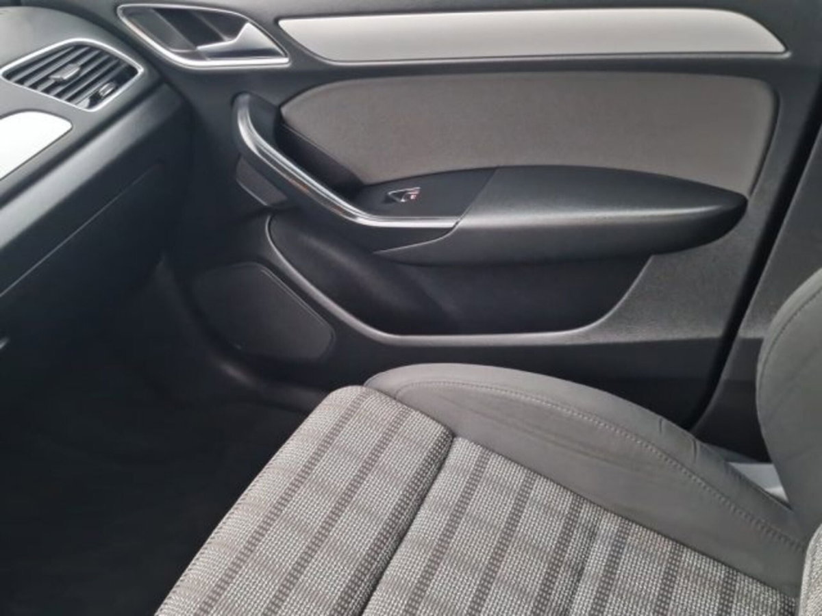 Audi Q3 2.0 TDI 120 CV Sport (17)