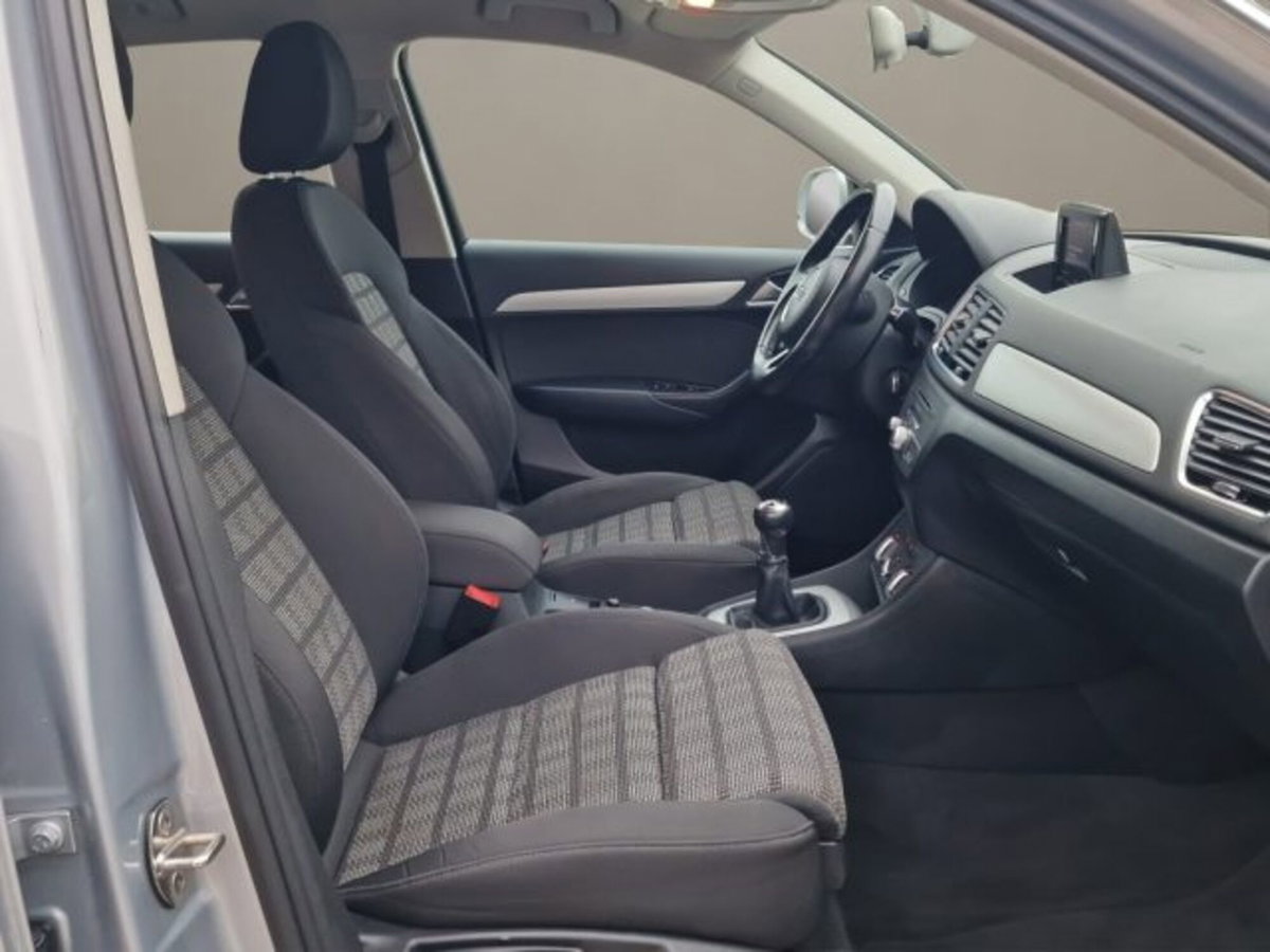 Audi Q3 2.0 TDI 120 CV Sport (18)
