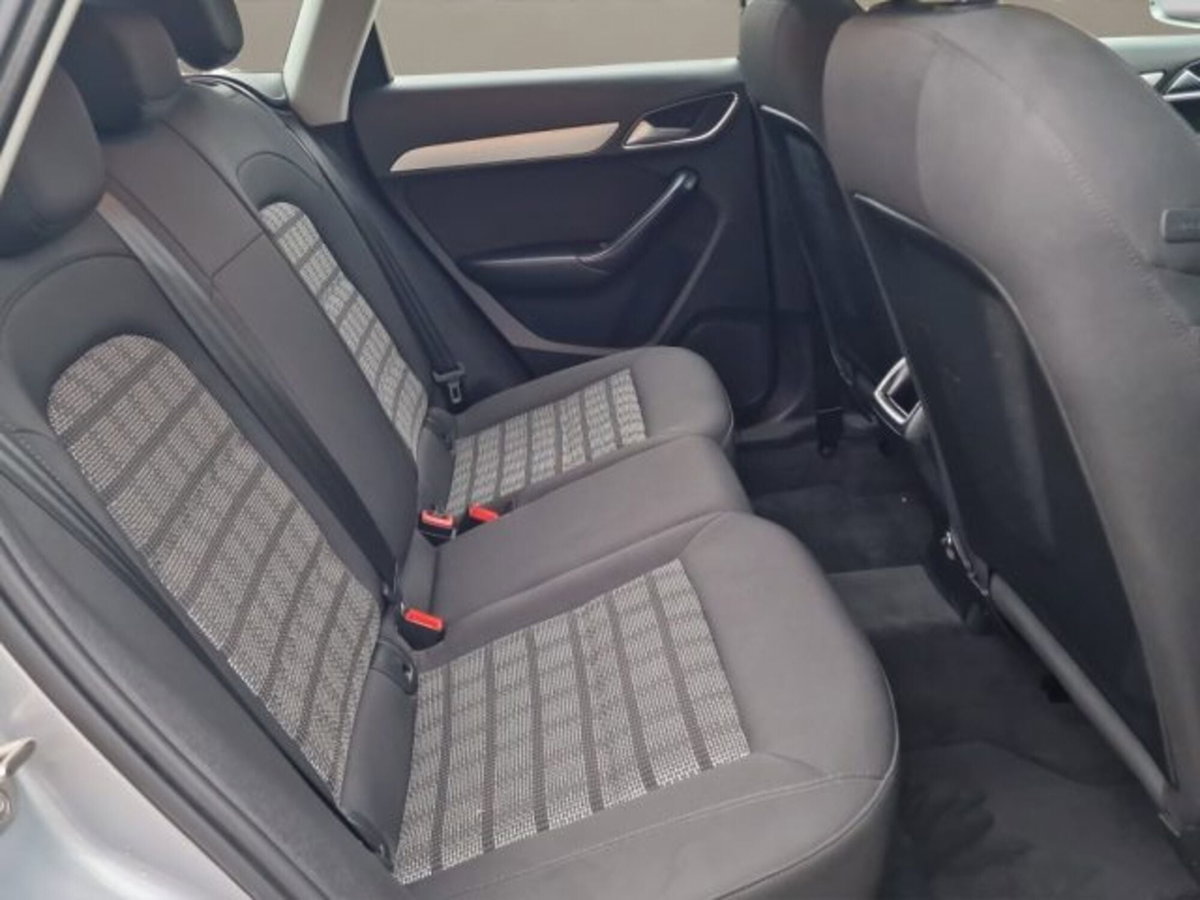 Audi Q3 2.0 TDI 120 CV Sport (19)