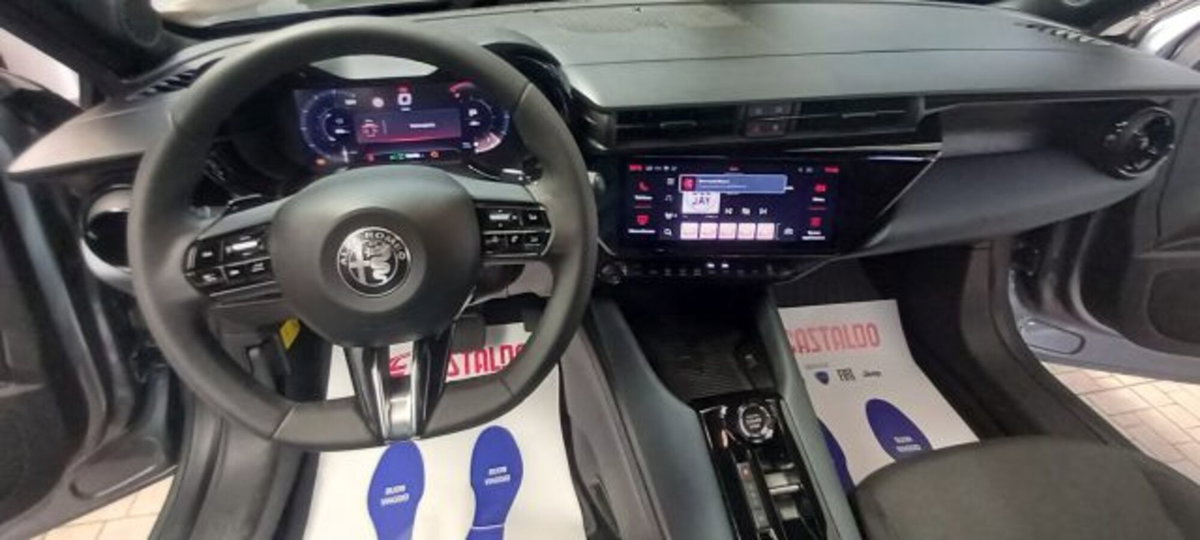 Alfa Romeo Junior 1.2 ibrida 145cv edct6 (10)