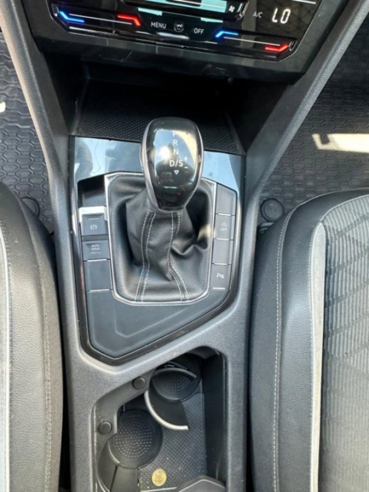 Volkswagen Tiguan 2.0 TDI 150 CV SCR DSG 4MOTION R-Line (16)