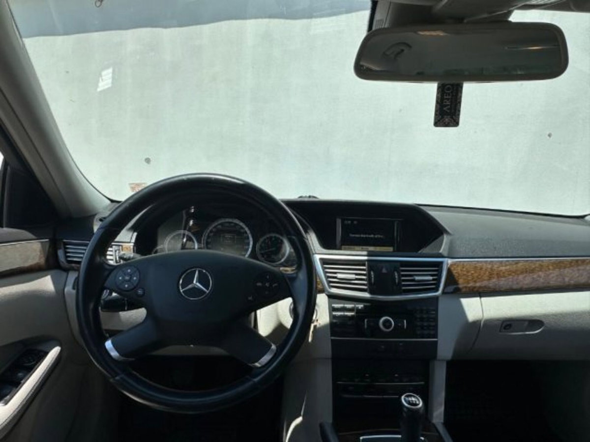 Mercedes-Benz Classe E 200 Executive (12)