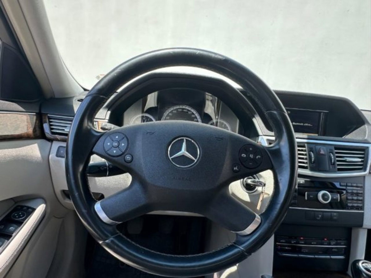Mercedes-Benz Classe E 200 Executive (13)
