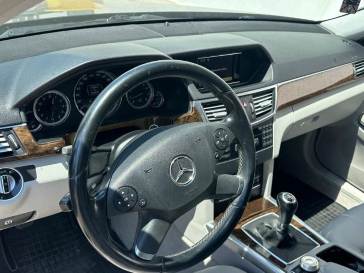 Mercedes-Benz Classe E 200 Executive (8)
