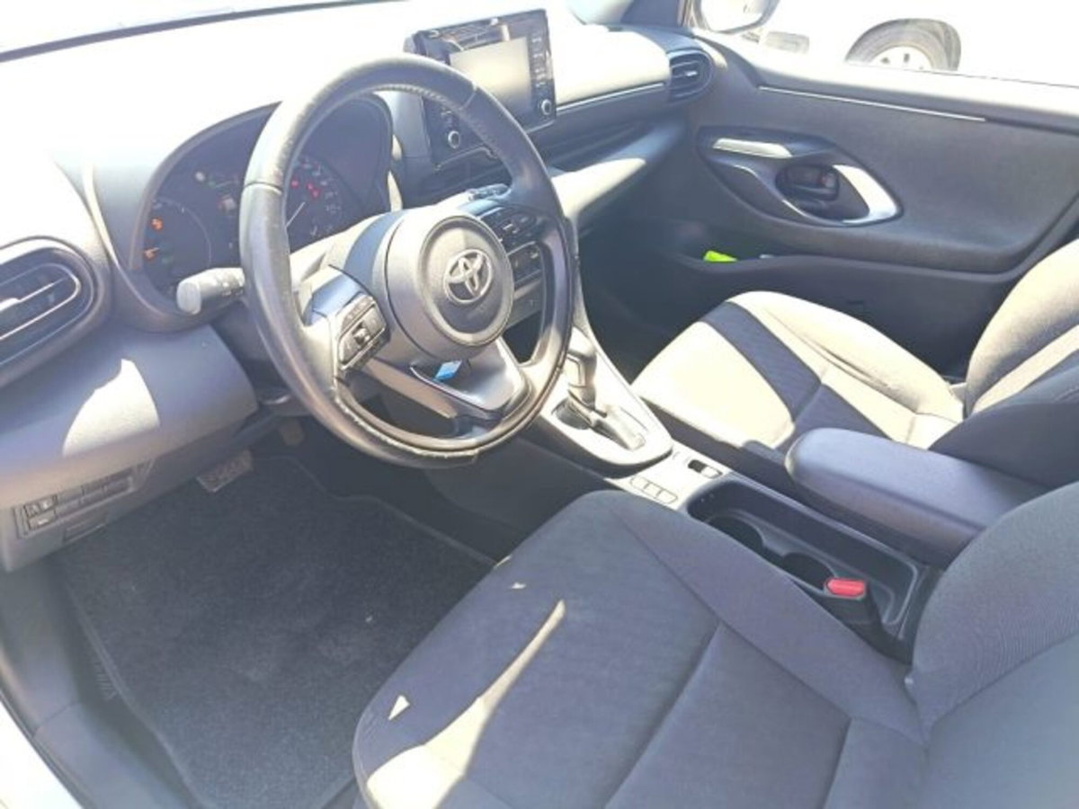 Toyota Yaris 1.5 Hybrid 5 porte Lounge (9)