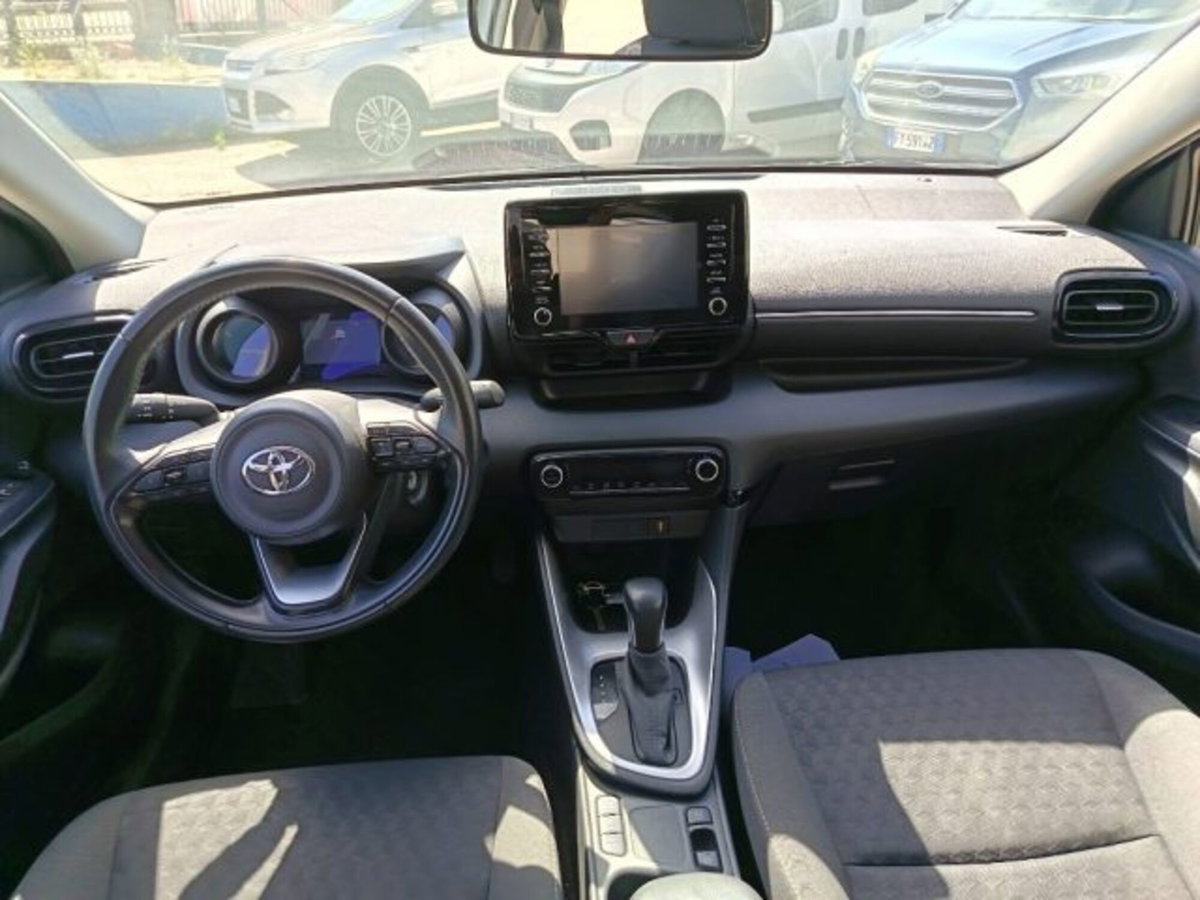 Toyota Yaris 1.5 Hybrid 5 porte Premiere (10)