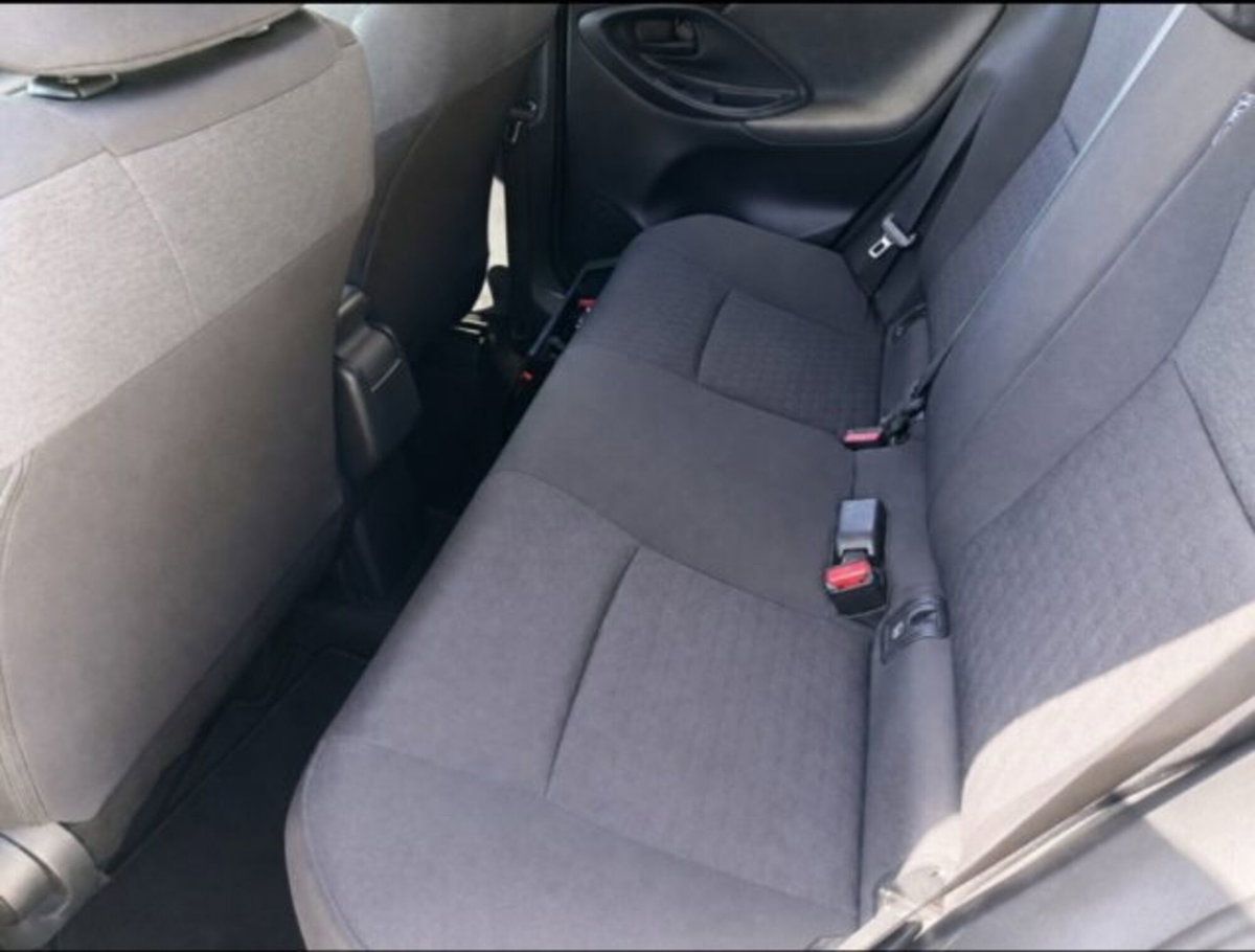 Toyota Yaris 1.5 Hybrid 5 porte Premiere (11)