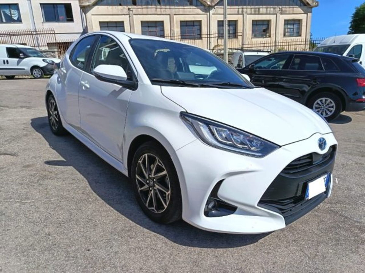 Toyota Yaris 1.5 Hybrid 5 porte Premiere (2)