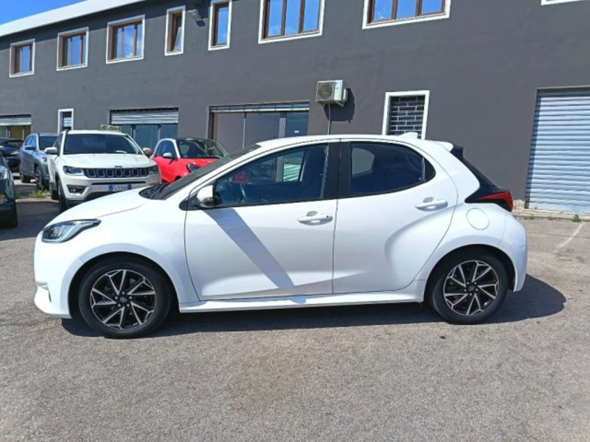Toyota Yaris 1.5 Hybrid 5 porte Premiere (4)