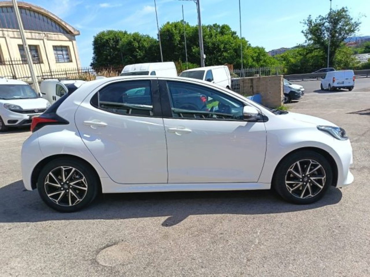 Toyota Yaris 1.5 Hybrid 5 porte Premiere (5)