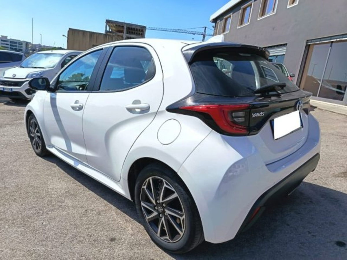 Toyota Yaris 1.5 Hybrid 5 porte Premiere (6)