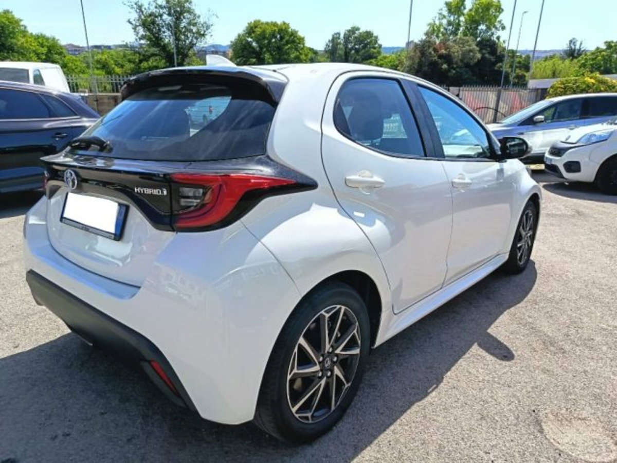 Toyota Yaris 1.5 Hybrid 5 porte Premiere (7)