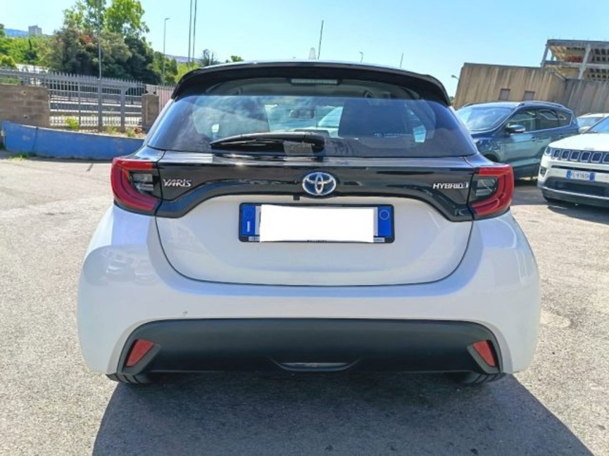 Toyota Yaris 1.5 Hybrid 5 porte Premiere (8)