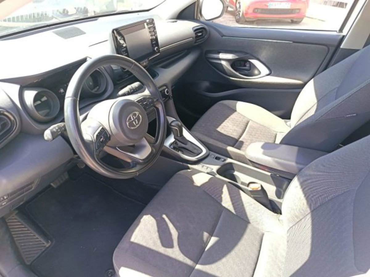 Toyota Yaris 1.5 Hybrid 5 porte Premiere (9)
