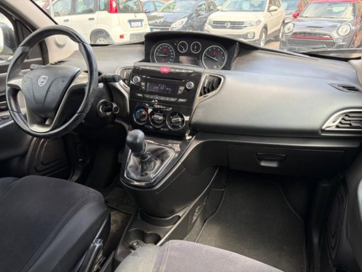 Lancia Ypsilon 1.2 69 CV 5 porte Silver (10)
