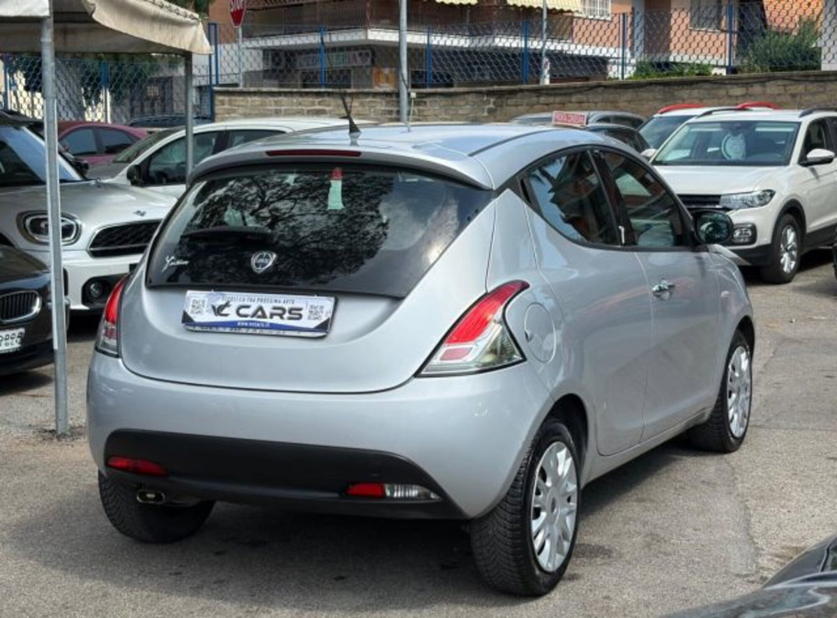 Lancia Ypsilon 1.2 69 CV 5 porte Silver (4)