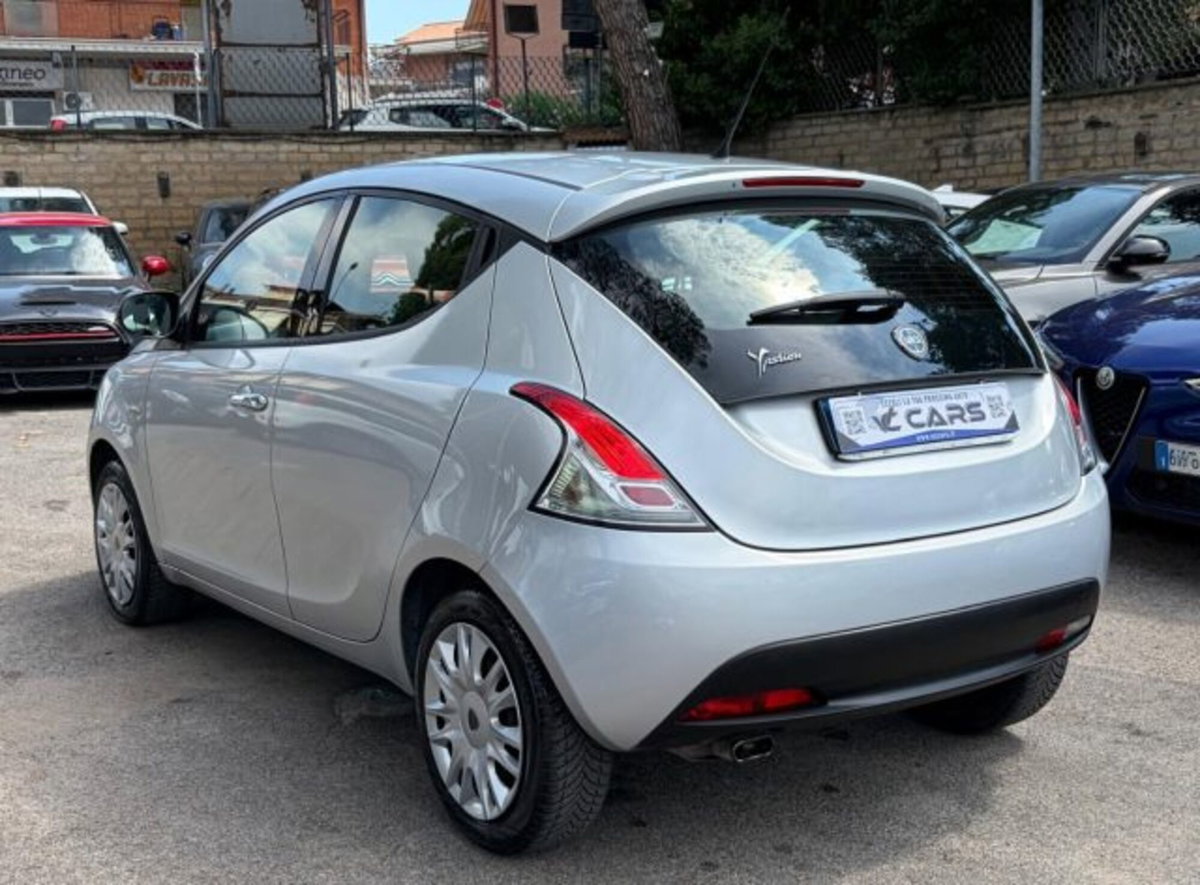Lancia Ypsilon 1.2 69 CV 5 porte Silver (6)