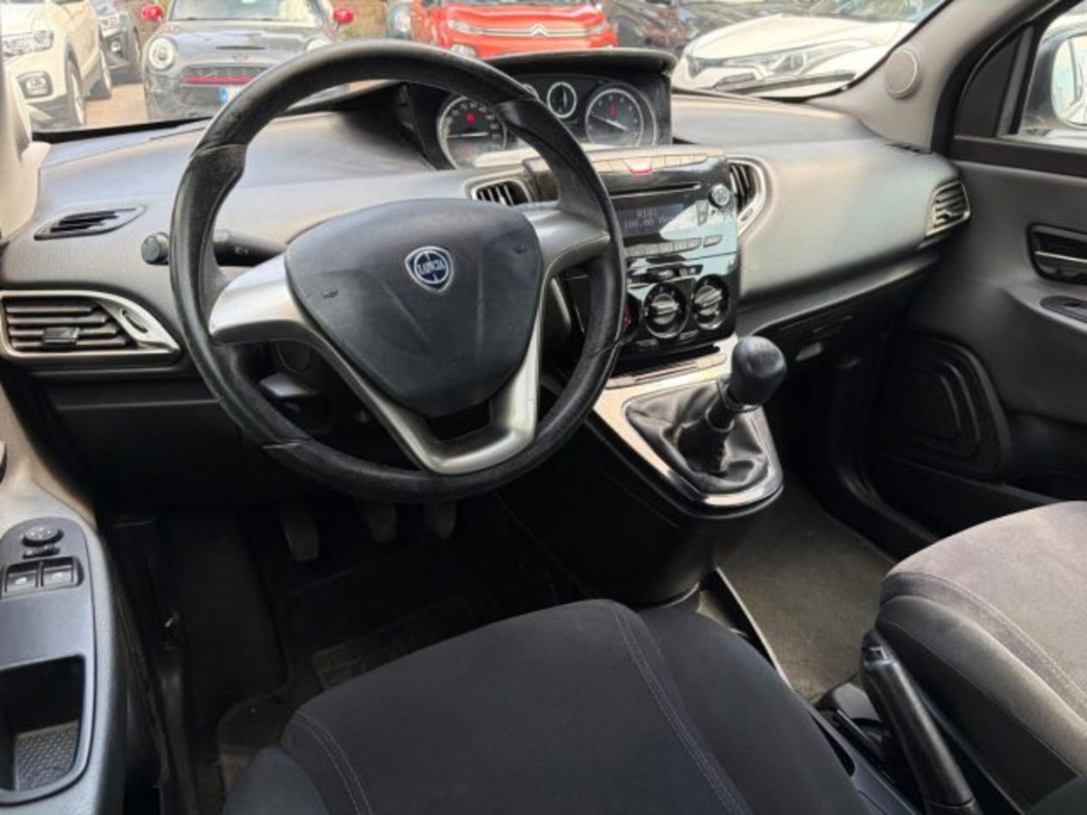 Lancia Ypsilon 1.2 69 CV 5 porte Silver (8)