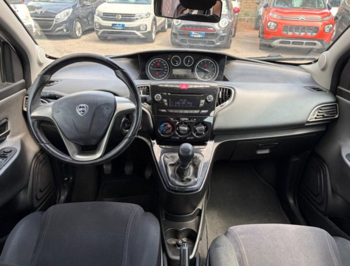 Lancia Ypsilon 1.2 69 CV 5 porte Silver (9)