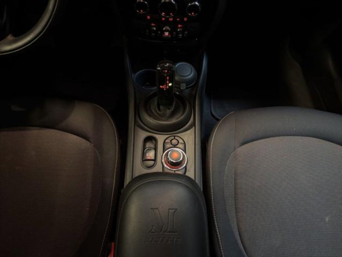 MINI Mini Clubman 2.0 Cooper D Mayfair Edition Clubman (17)