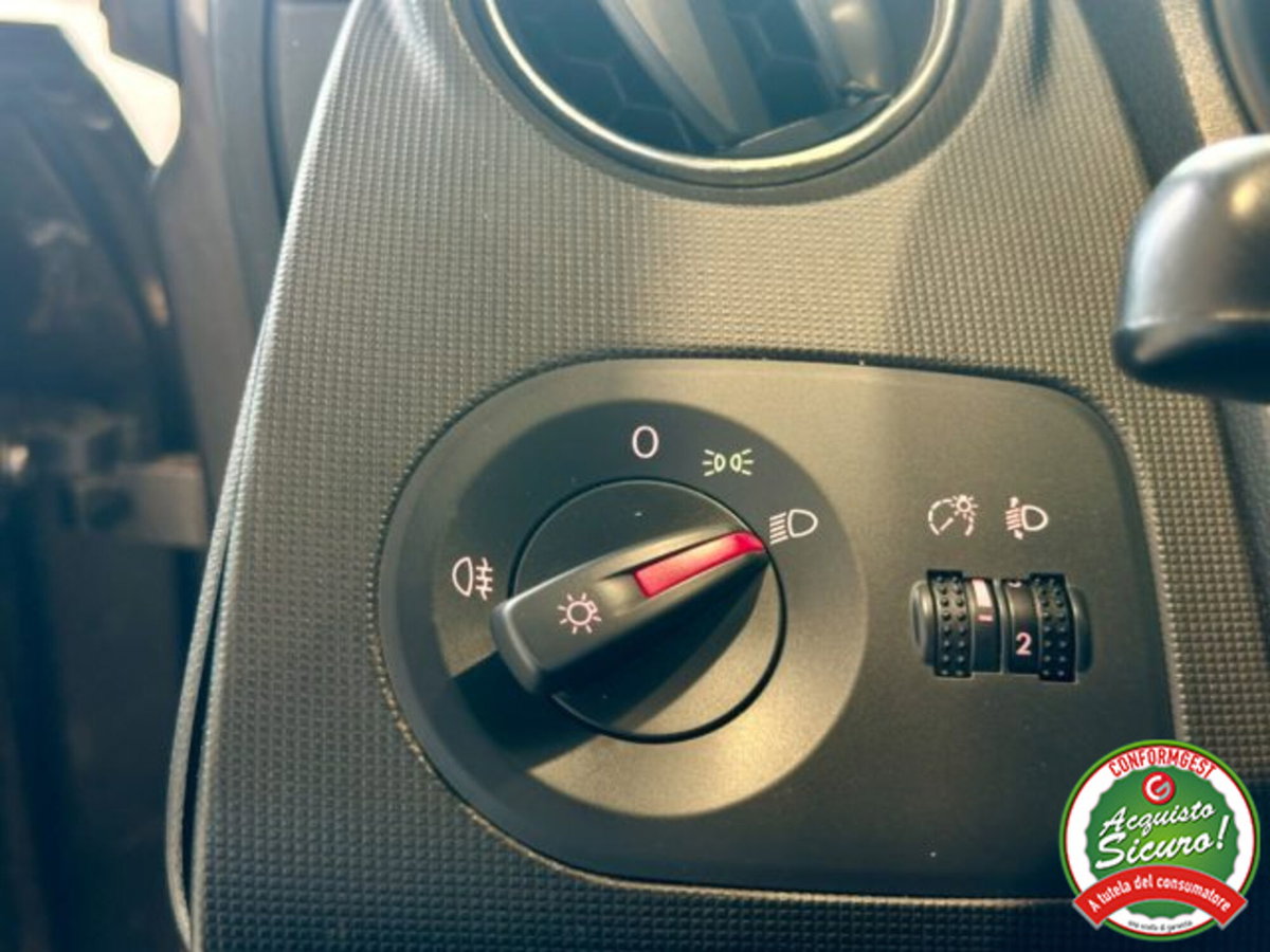 SEAT Ibiza 1.2 70 CV 5 porte Business (16)