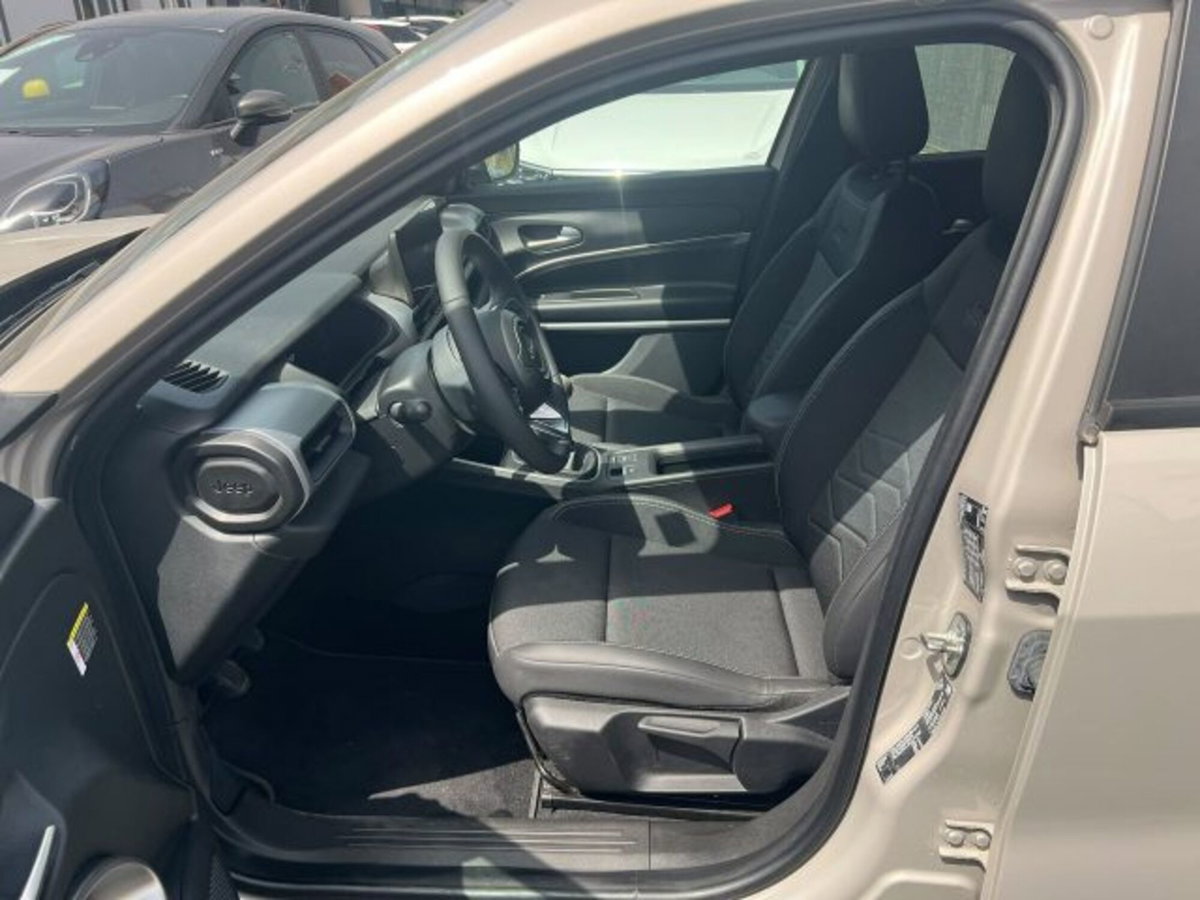 Jeep Avenger 1.2 turbo Summit fwd 100cv (5)