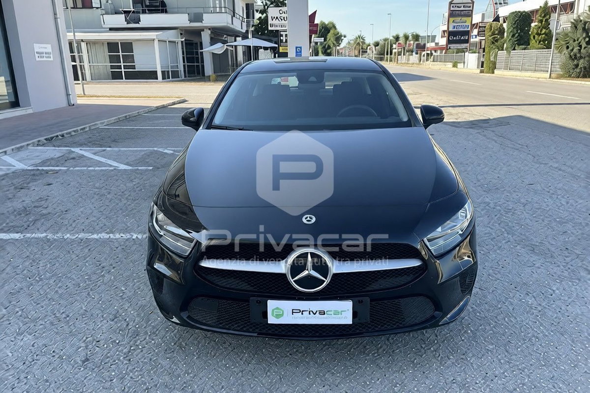 Mercedes-Benz Classe A 180 d Automatic Business (2)