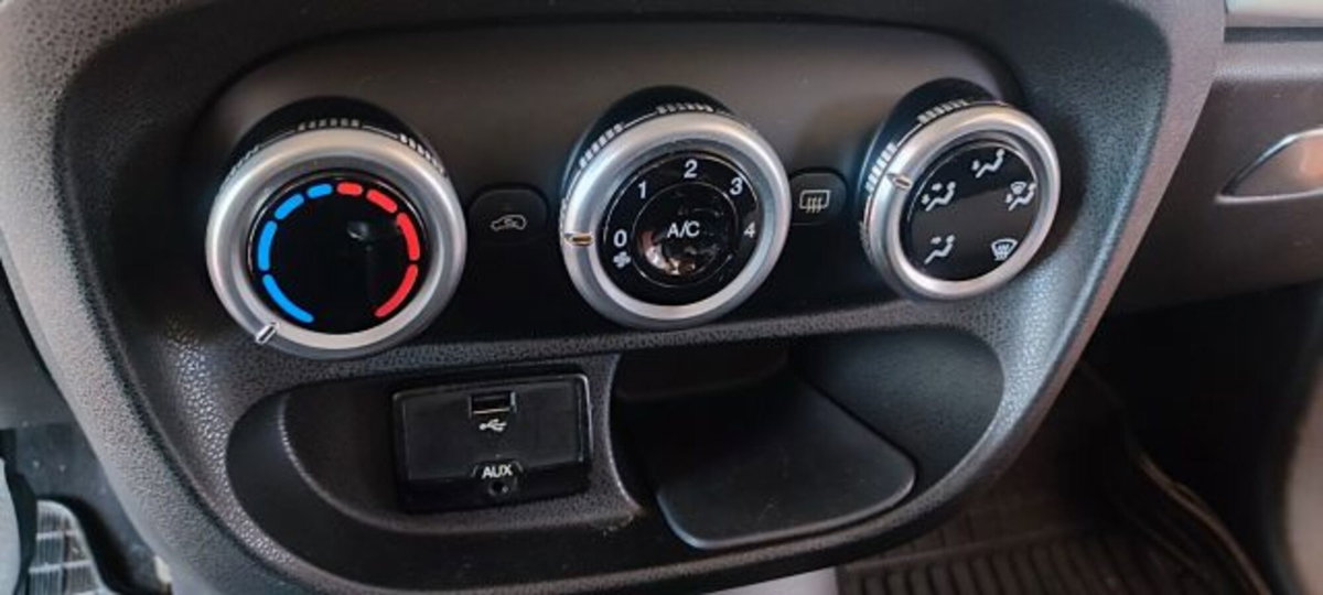 Fiat 500L 1.4 95 CV Lounge (18)