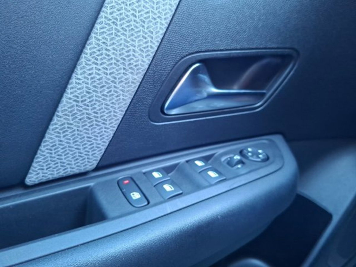 Citroen C4 BlueHDi 130 S&S EAT8 Shine (20)