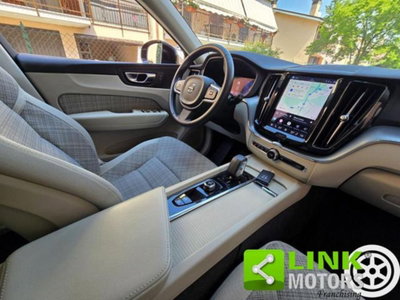 Volvo XC60 B4 (d) AWD automatico Core N1 (17)