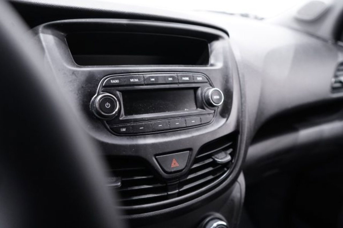 Opel Karl Rocks 1.0 73 CV (15)