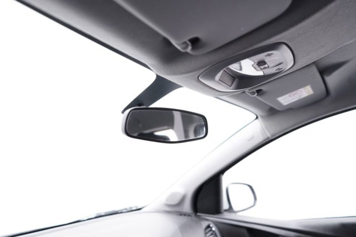 Opel Karl Rocks 1.0 73 CV (19)
