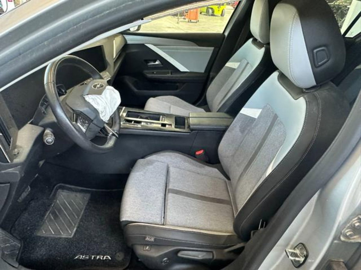Opel Astra 1.5 Turbo Diesel 130 CV AT8 Business Elegance (12)