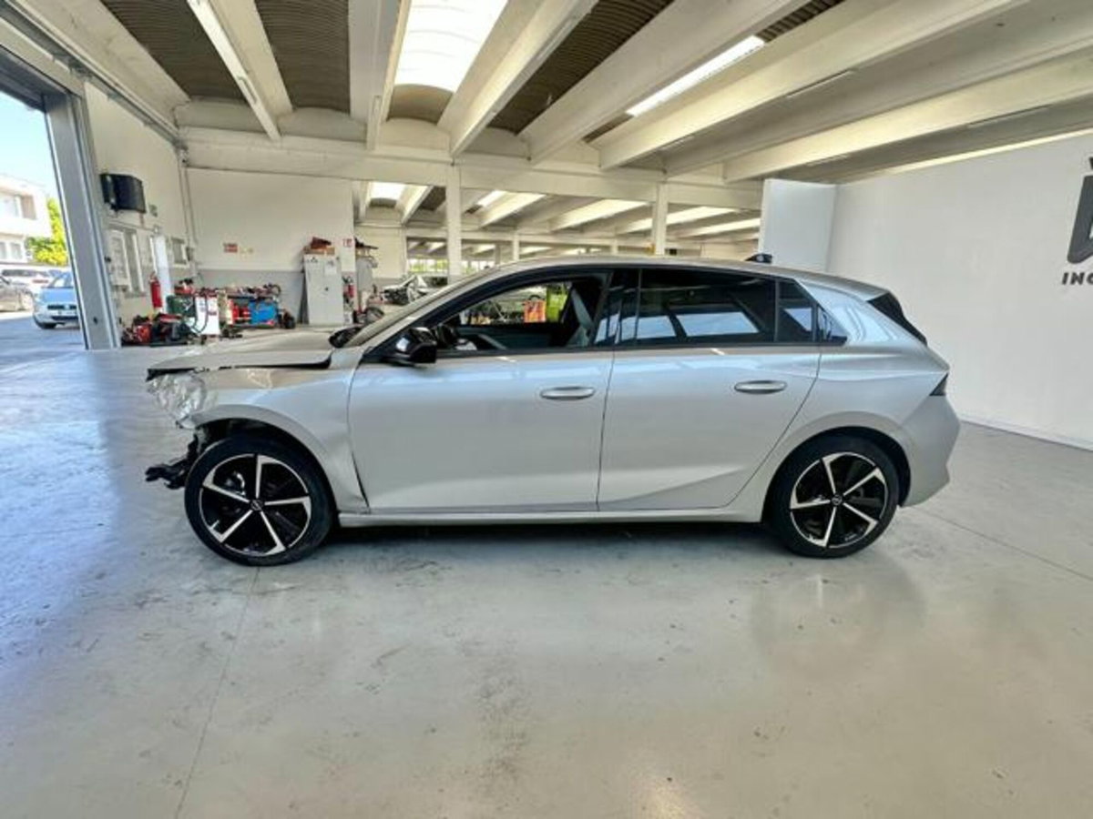 Opel Astra 1.5 Turbo Diesel 130 CV AT8 Business Elegance (4)