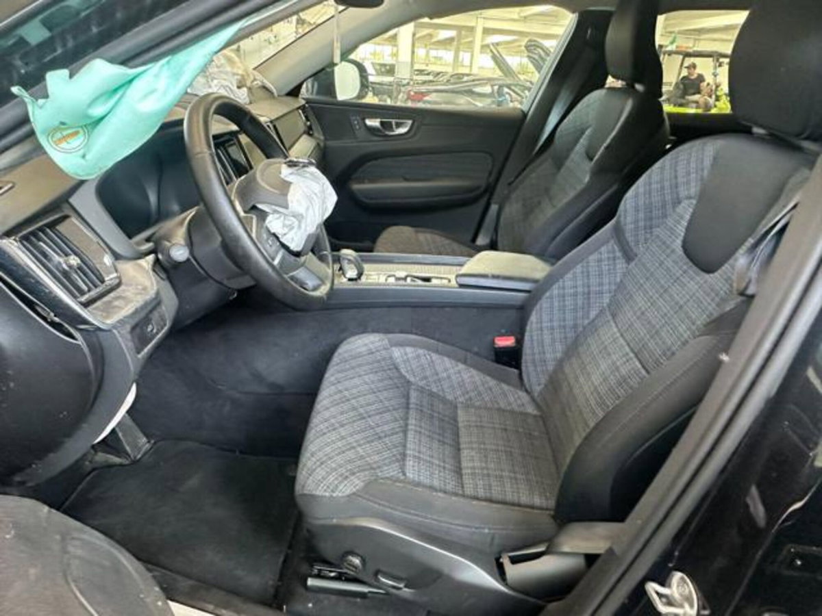 Volvo XC60 2.0 b5 Core awd auto (11)