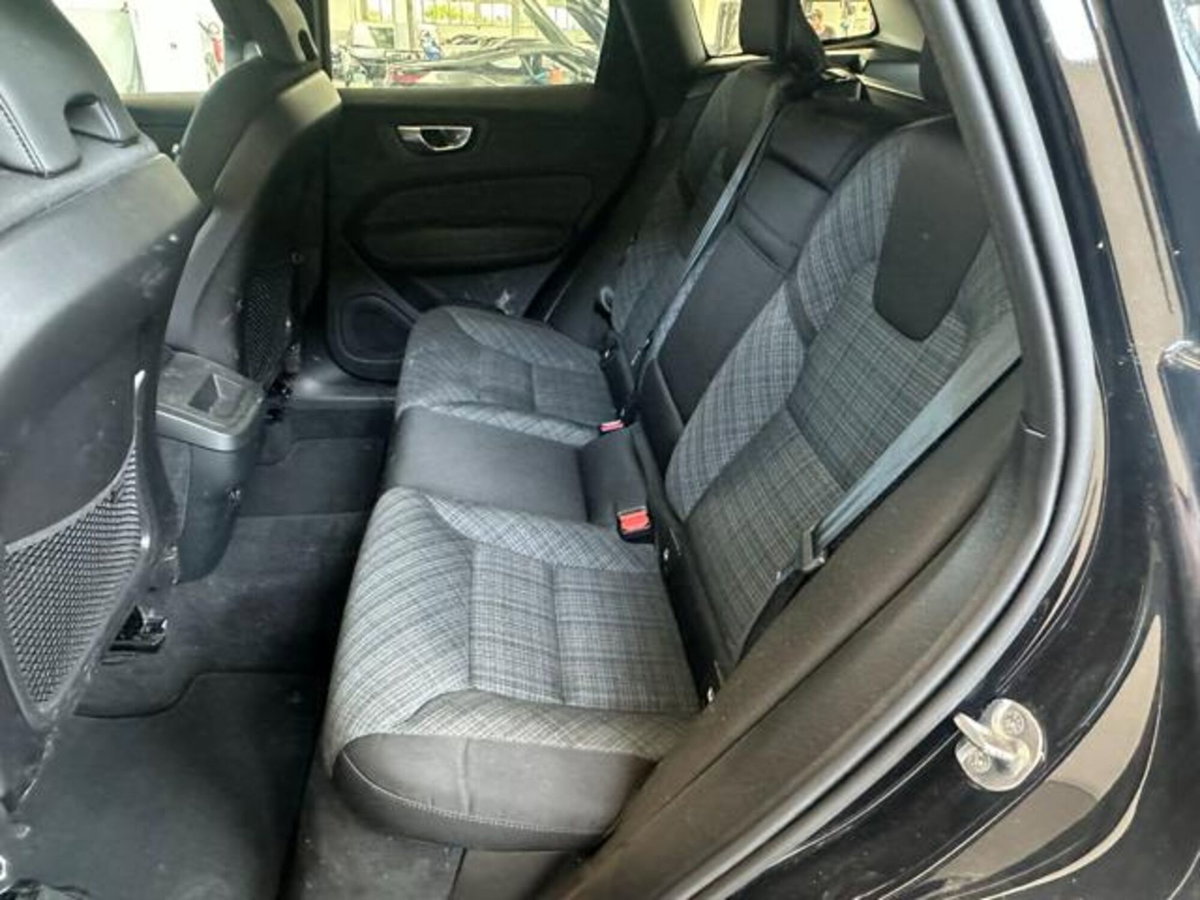 Volvo XC60 2.0 b5 Core awd auto (12)