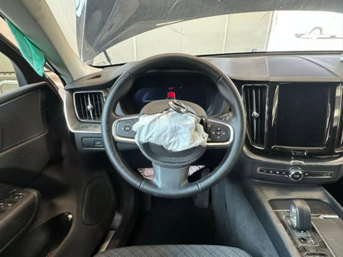 Volvo XC60 2.0 b5 Core awd auto (15)