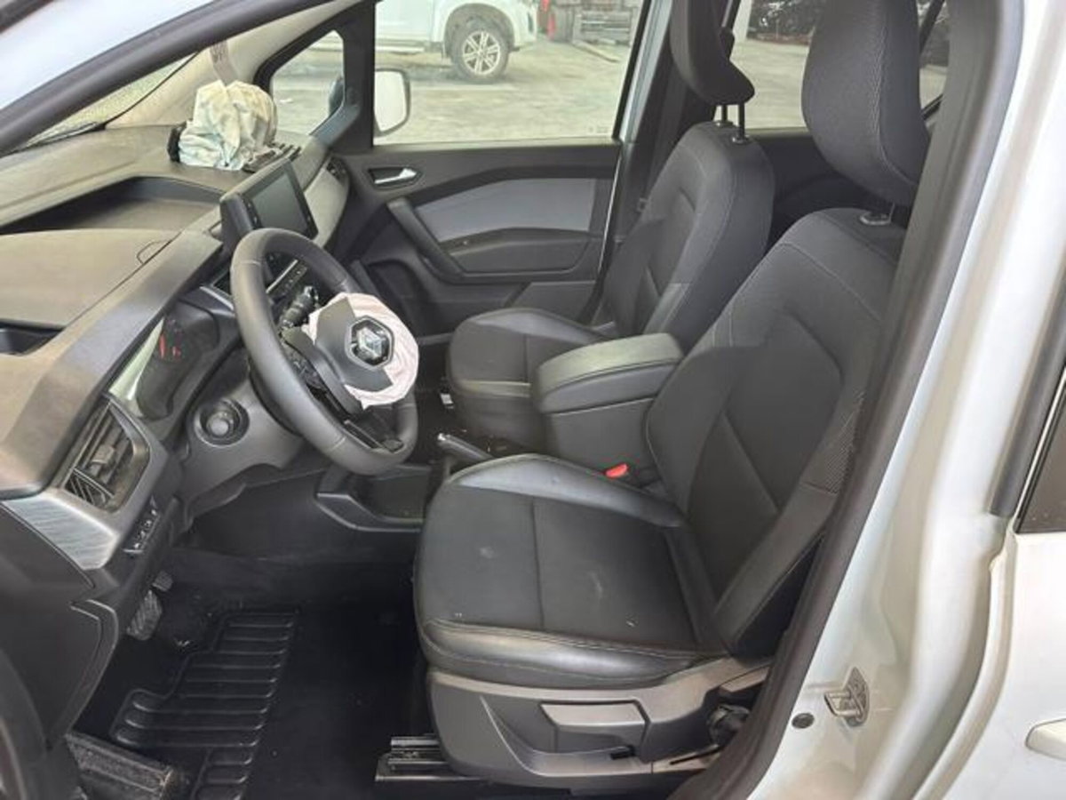 Renault Kangoo 1.5 blue dci Equilibre 95cv edc (10)
