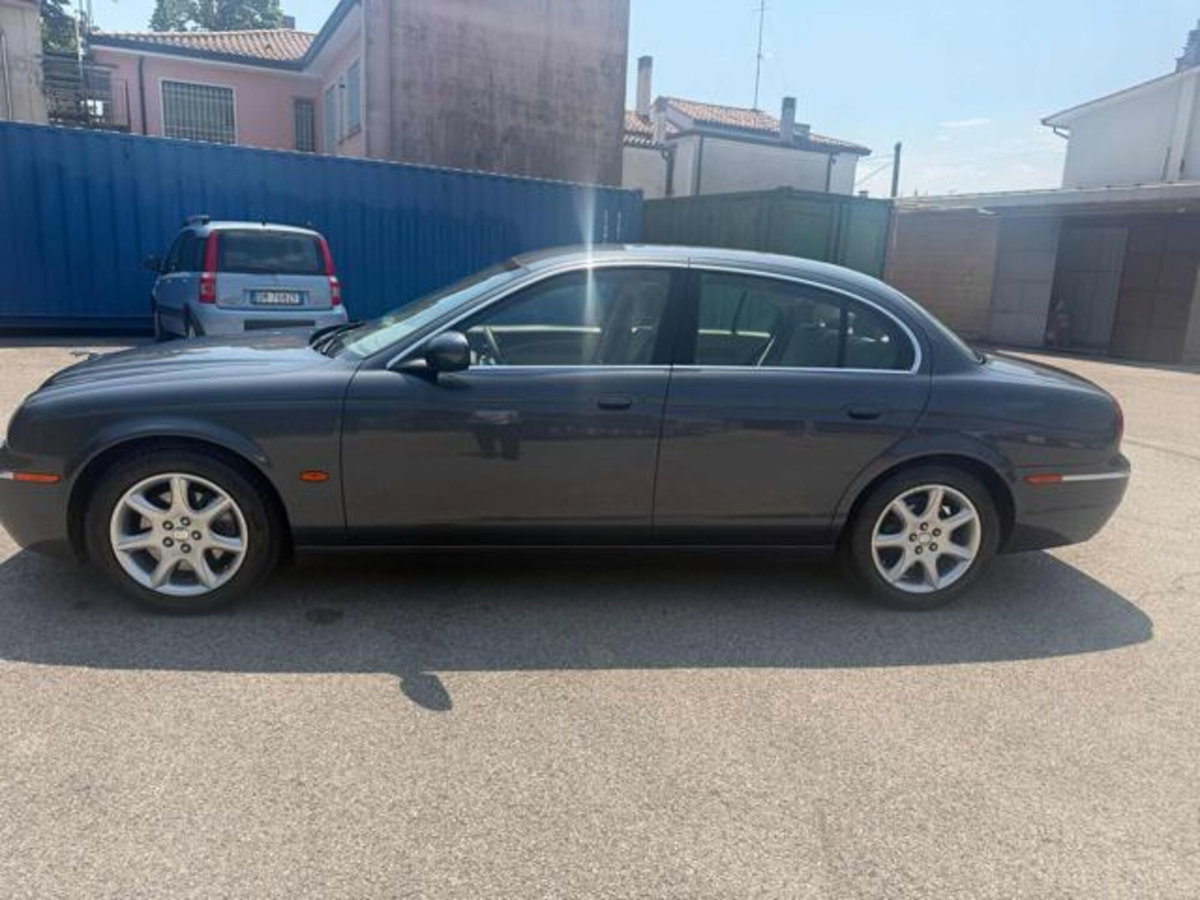 Jaguar S-Type 2.7 diesel V6 Sport (4)