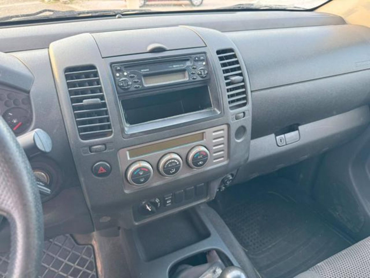 Nissan Navara 2.5 dCi 4 porte Double Cab LE (10)
