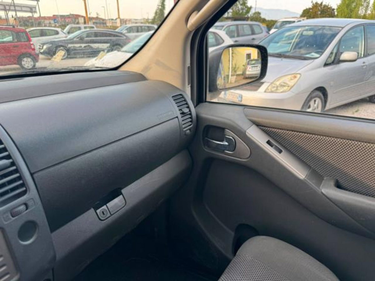 Nissan Navara 2.5 dCi 4 porte Double Cab LE (12)