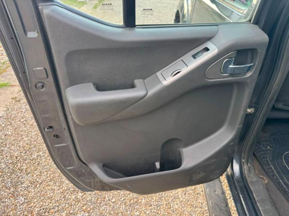Nissan Navara 2.5 dCi 4 porte Double Cab LE (13)