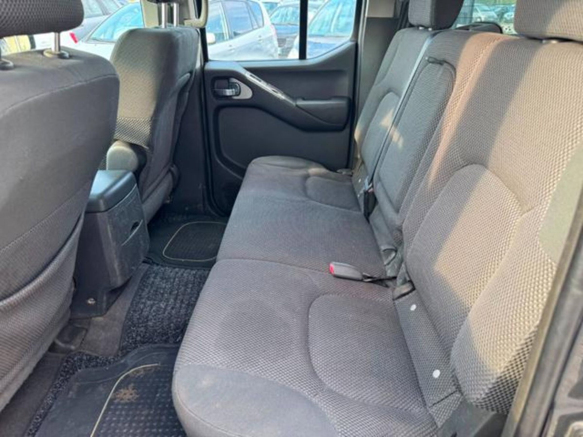Nissan Navara 2.5 dCi 4 porte Double Cab LE (14)